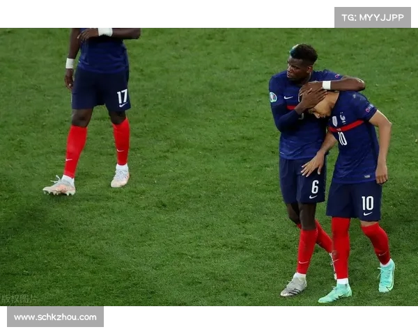 从战术安排与球队平衡角度分析小卢卡斯在巴黎长期担任替补的深层原因